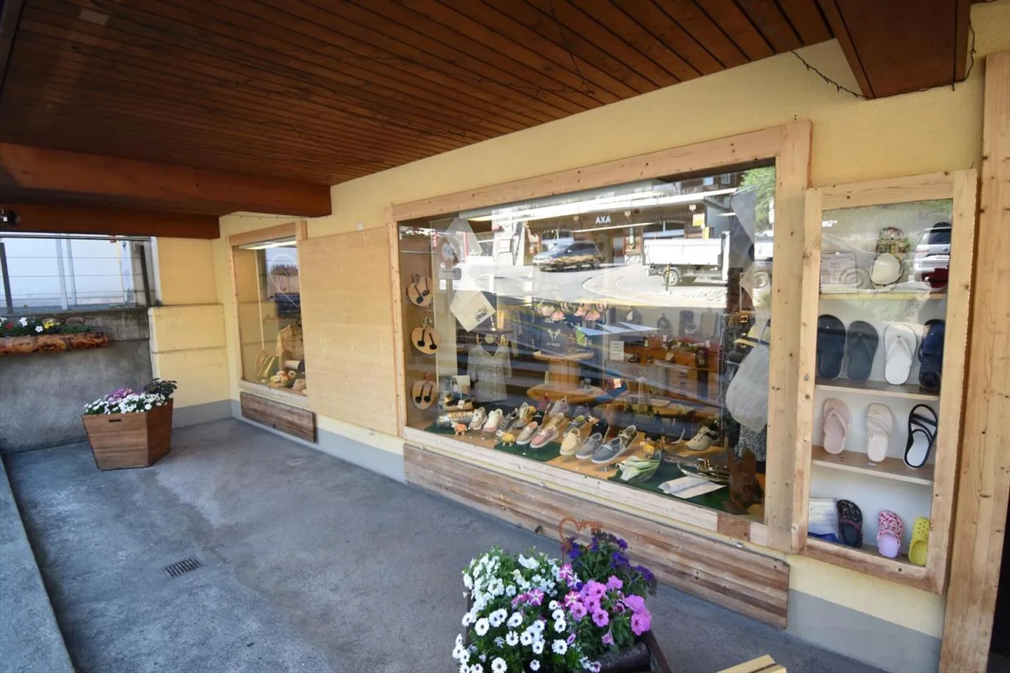 Arcade/Vitrine/Commerce 67 m2 à Leysin - Photo 2 sur 6