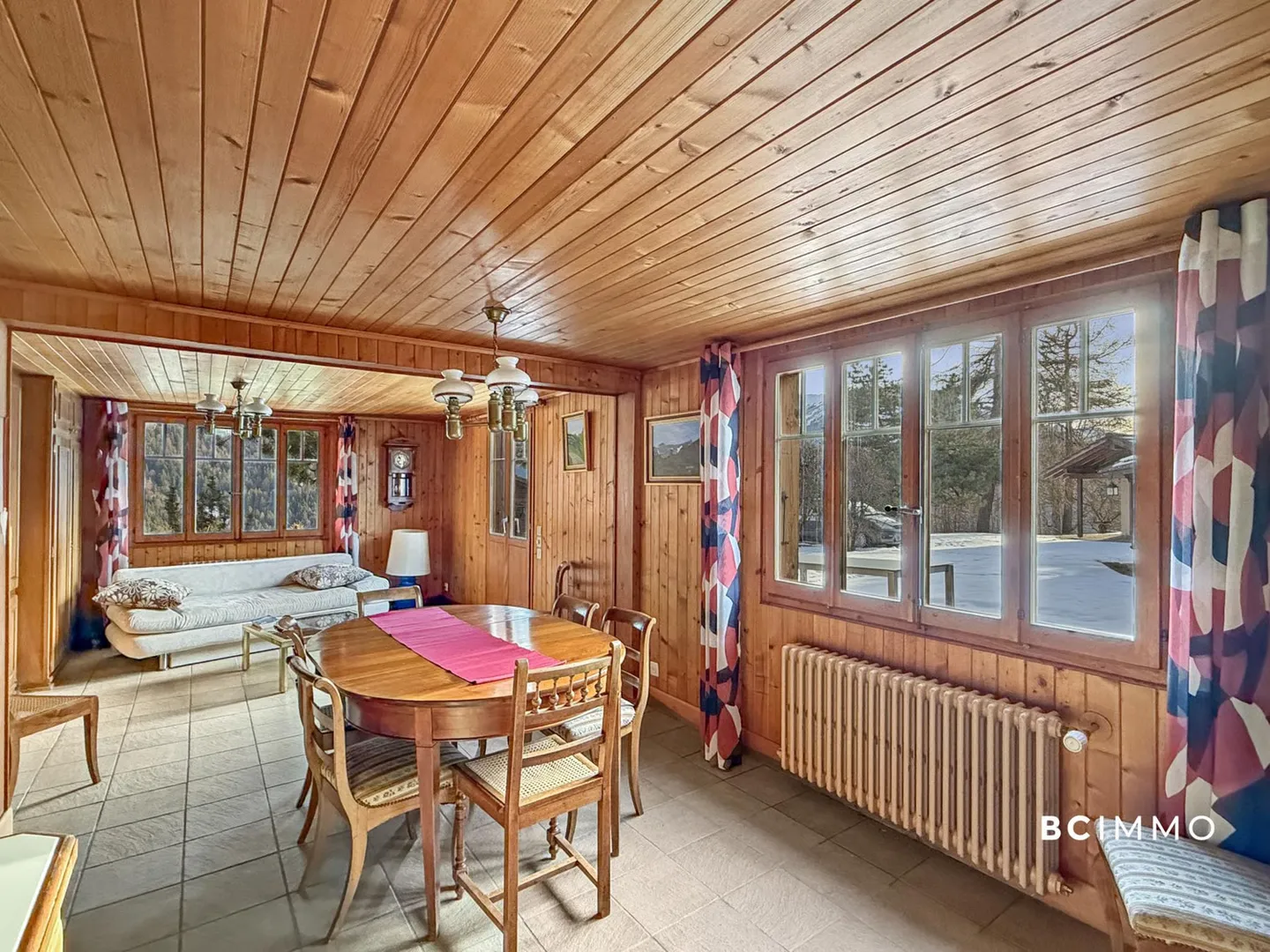 Geräumiges Chalet auf schönem Grundstück - Foto 6 von 11