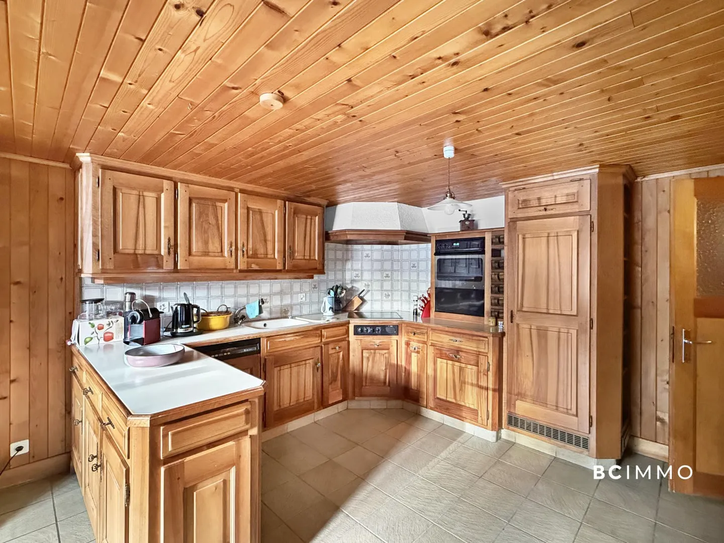 Geräumiges Chalet auf schönem Grundstück - Foto 7 von 11