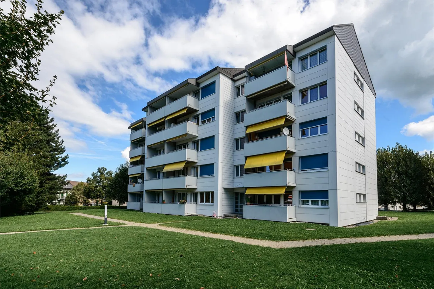 Place de Parking Extérieure à Louer - Photo 2 sur 3