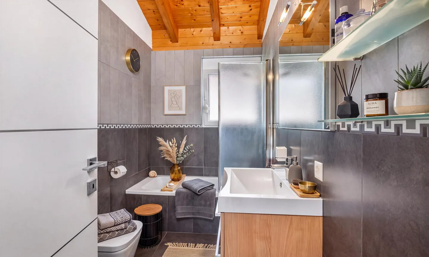 ATTIQUE MODERNE DE 3,5 PIÈCES AVEC TERRASSE À VILLA LUGANESE - Photo 7 sur 13