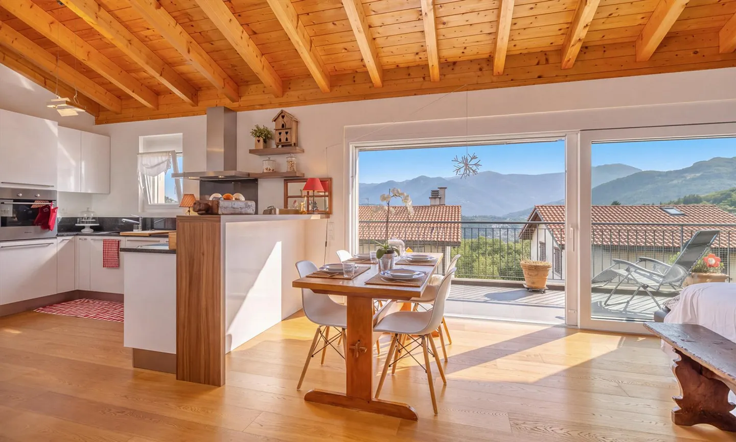 ATTIQUE MODERNE DE 3,5 PIÈCES AVEC TERRASSE À VILLA LUGANESE - Photo 2 sur 13