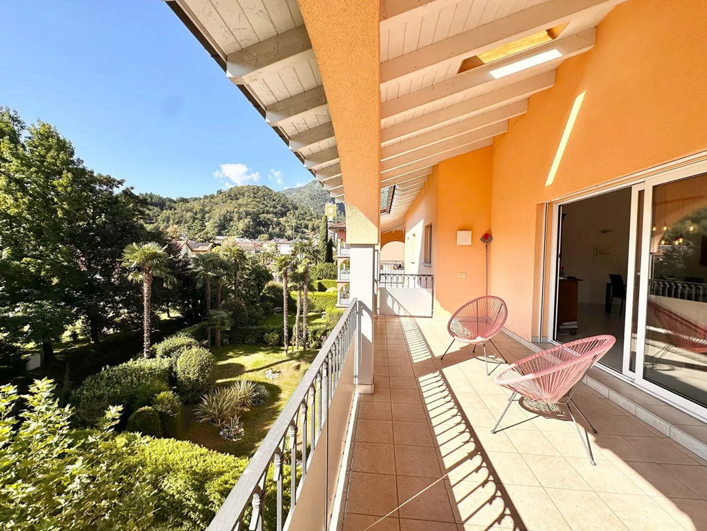 Above the rooftops of Losone – a terrace to live on and the sound of water - Photo 5 of 13