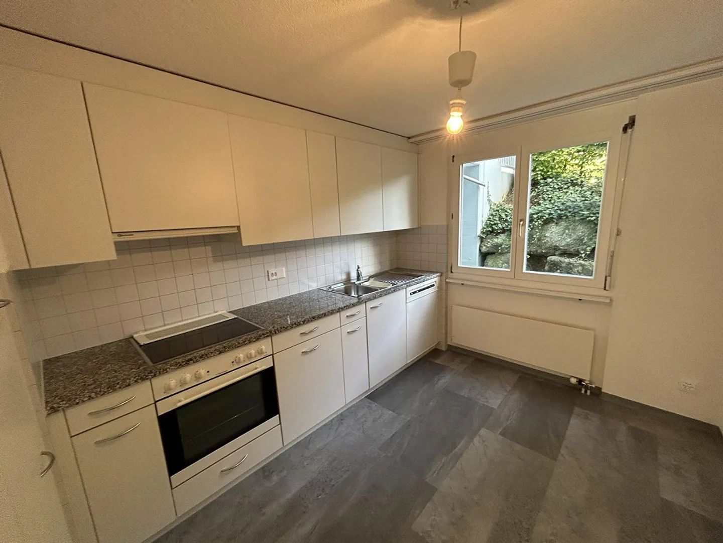 Bellissimo e luminoso appartamento di 3,5 stanze in affitto - Foto 3 di 14