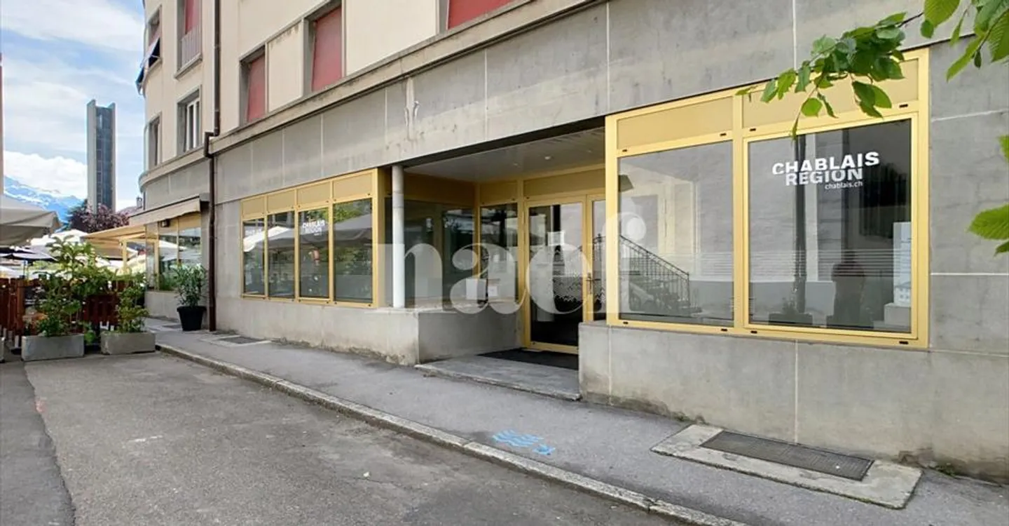 Edificio ad uso misto in affitto - Foto 1 di 10