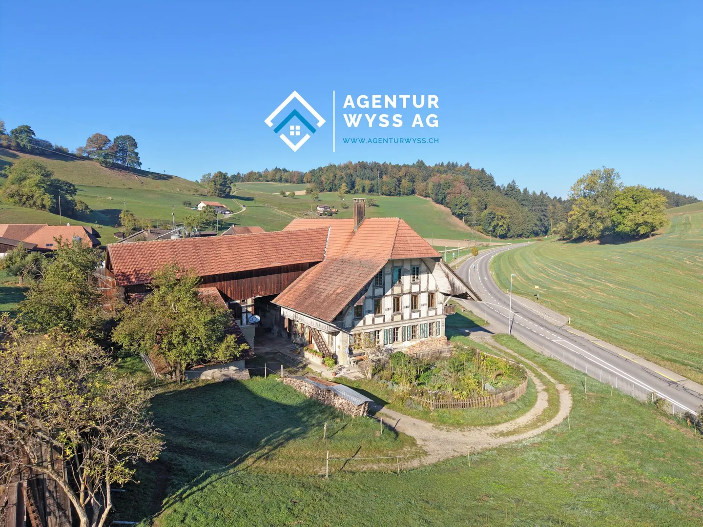 Farmhouse with large grounds - Photo 1 of 20