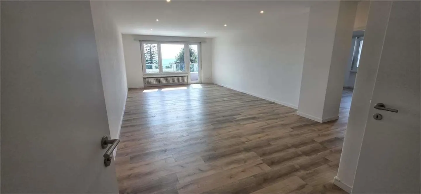 Appartamento luminoso con terrazzo - Foto 1 di 13