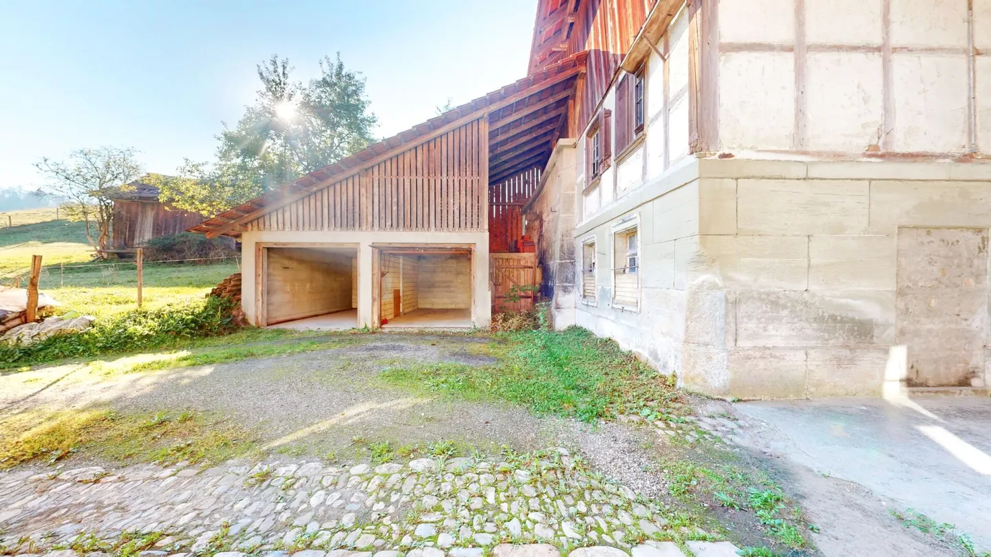 Farmhouse with large grounds - Photo 17 of 20