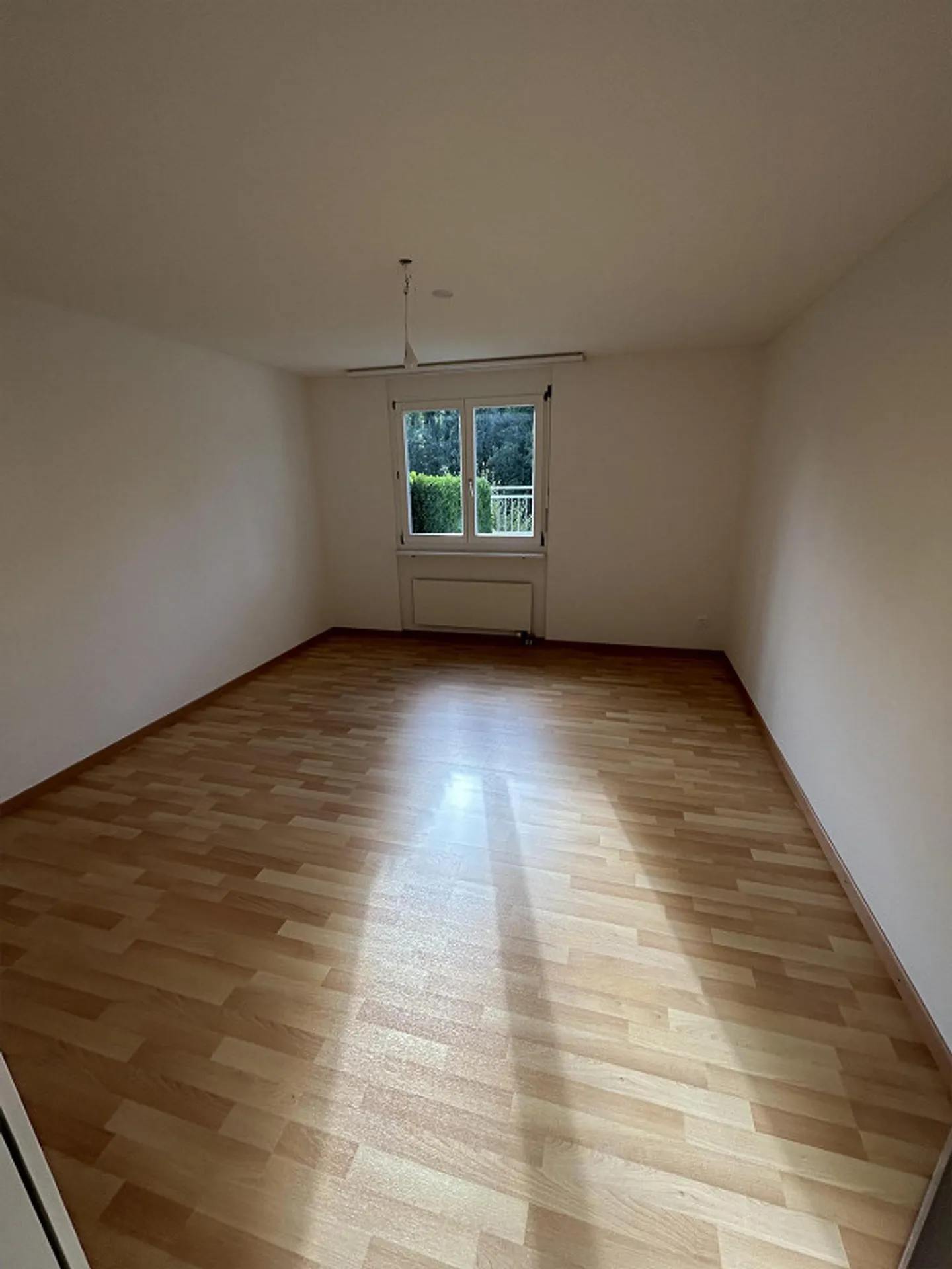 Bellissimo e luminoso appartamento di 3,5 stanze in affitto - Foto 12 di 14