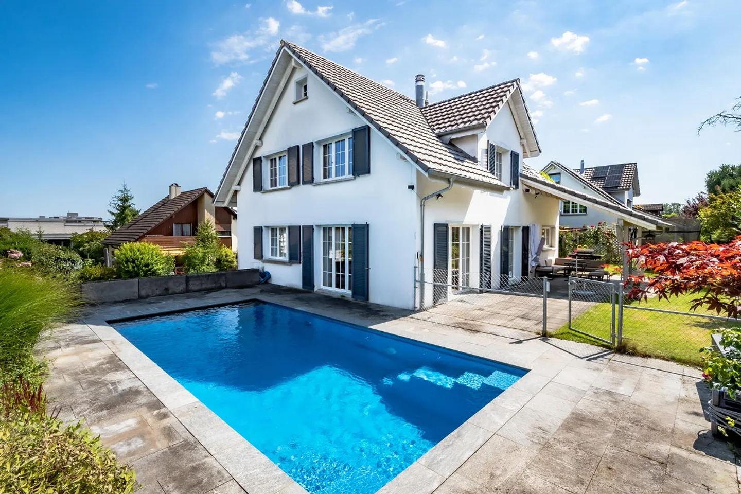 Casa unifamiliare attraente con piscina e giardino idilliaco - Foto 1 di 21