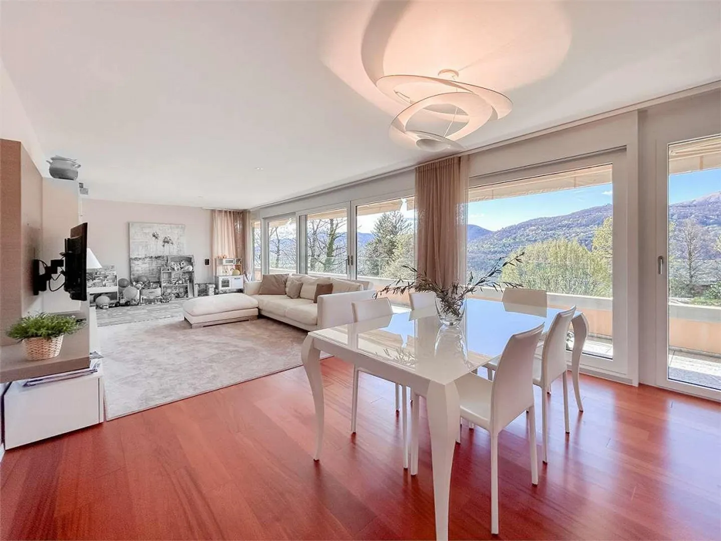 Appartamento d 4.5 locali con vista lago - Foto 1 di 5