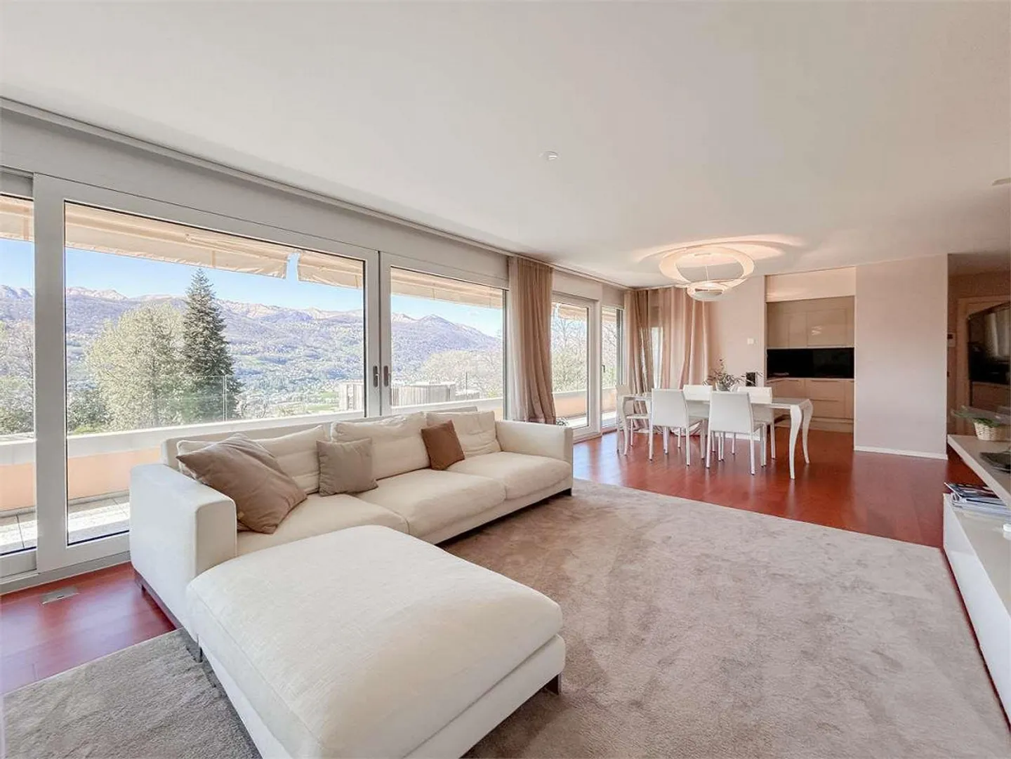 Appartamento d 4.5 locali con vista lago - Foto 2 di 5