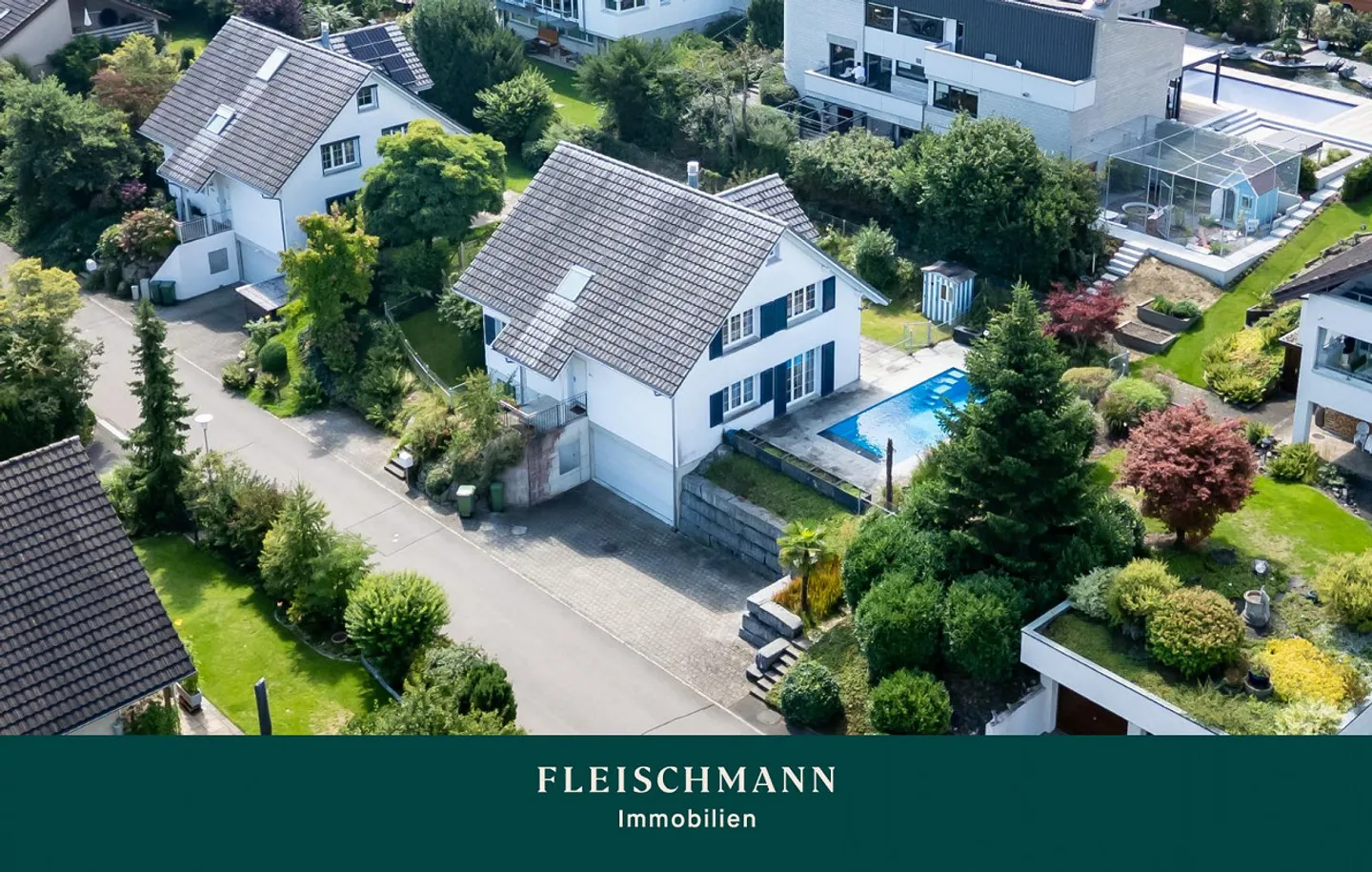 Casa unifamiliare attraente con piscina e giardino idilliaco - Foto 2 di 21