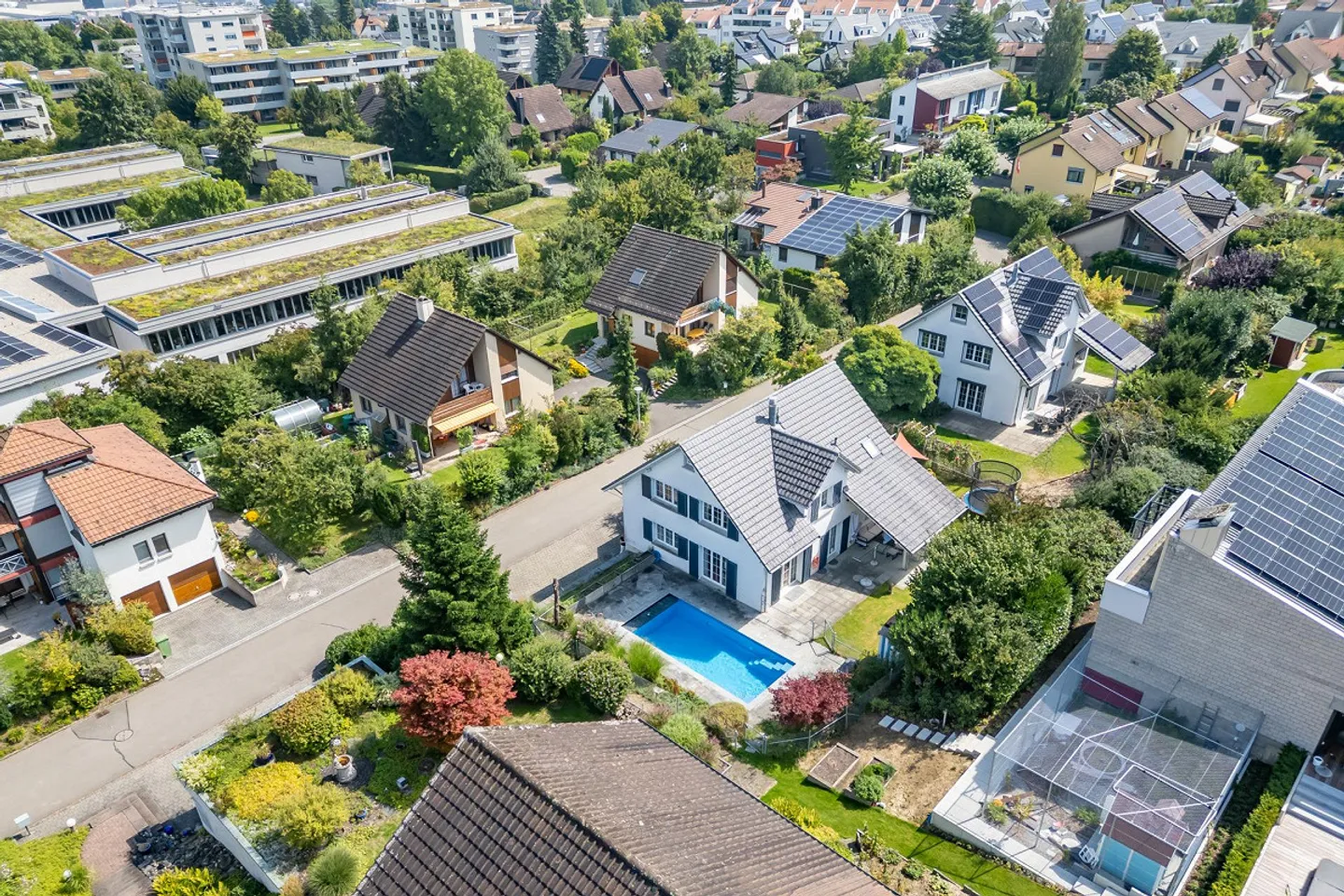 Casa unifamiliare attraente con piscina e giardino idilliaco - Foto 5 di 21