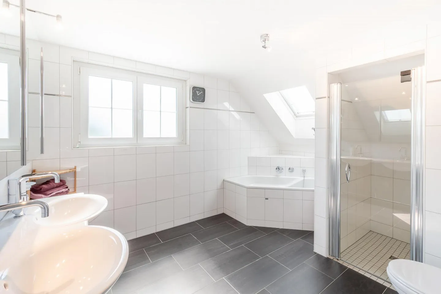 Casa unifamiliare attraente con piscina e giardino idilliaco - Foto 14 di 21