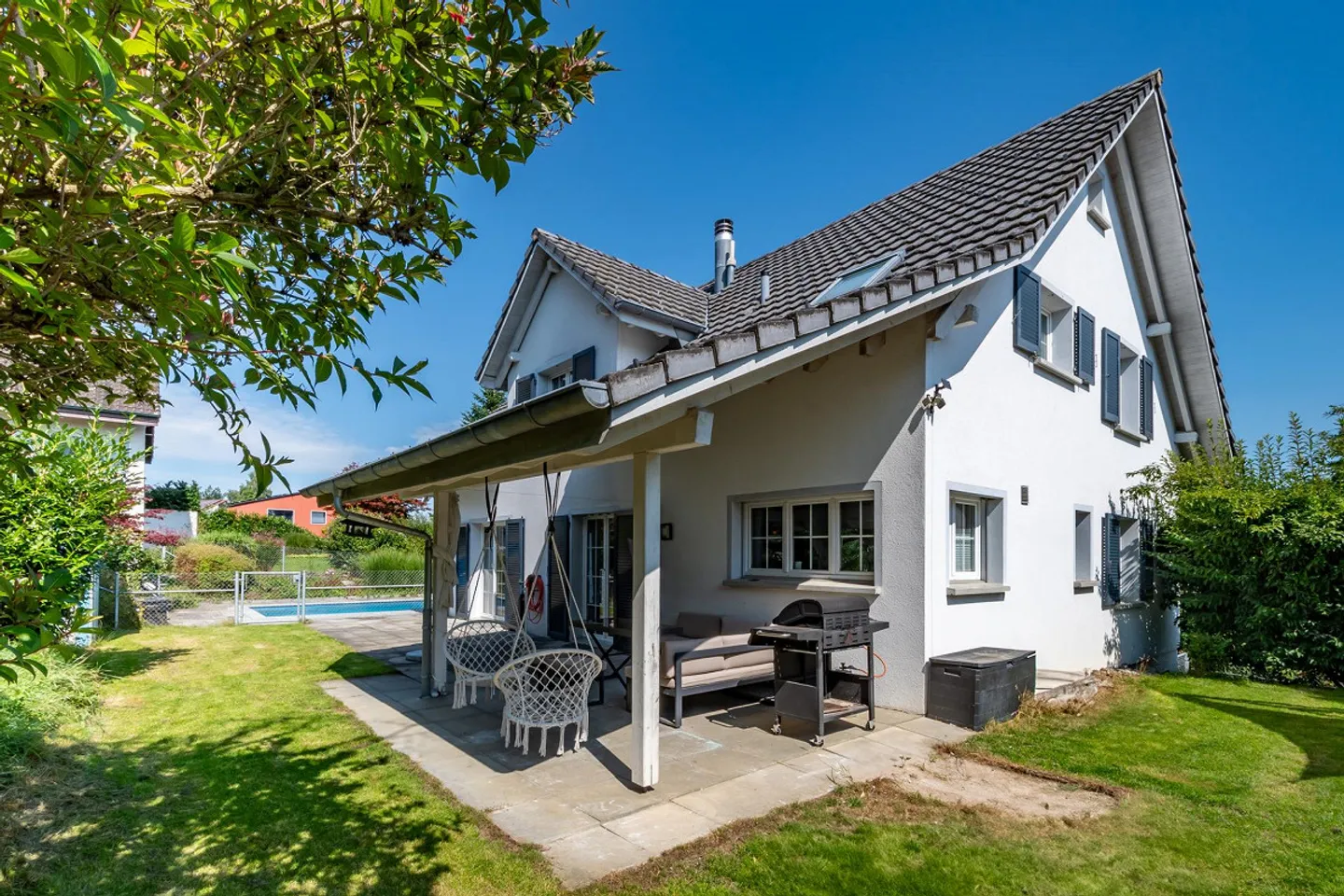 Casa unifamiliare attraente con piscina e giardino idilliaco - Foto 17 di 21