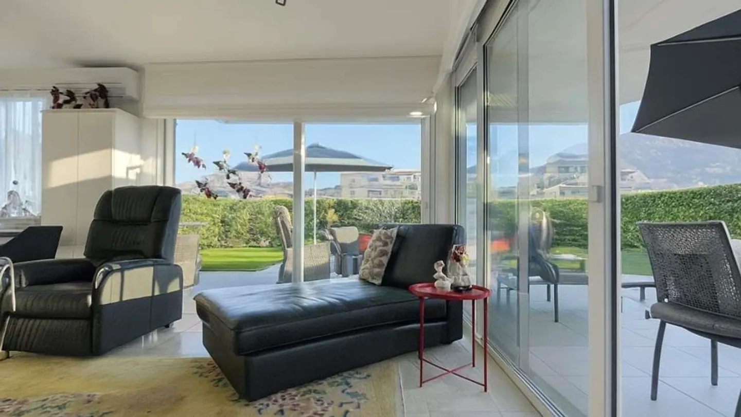 Appartamento elegante con grande terrazza e giardino privato - Foto 12 di 13