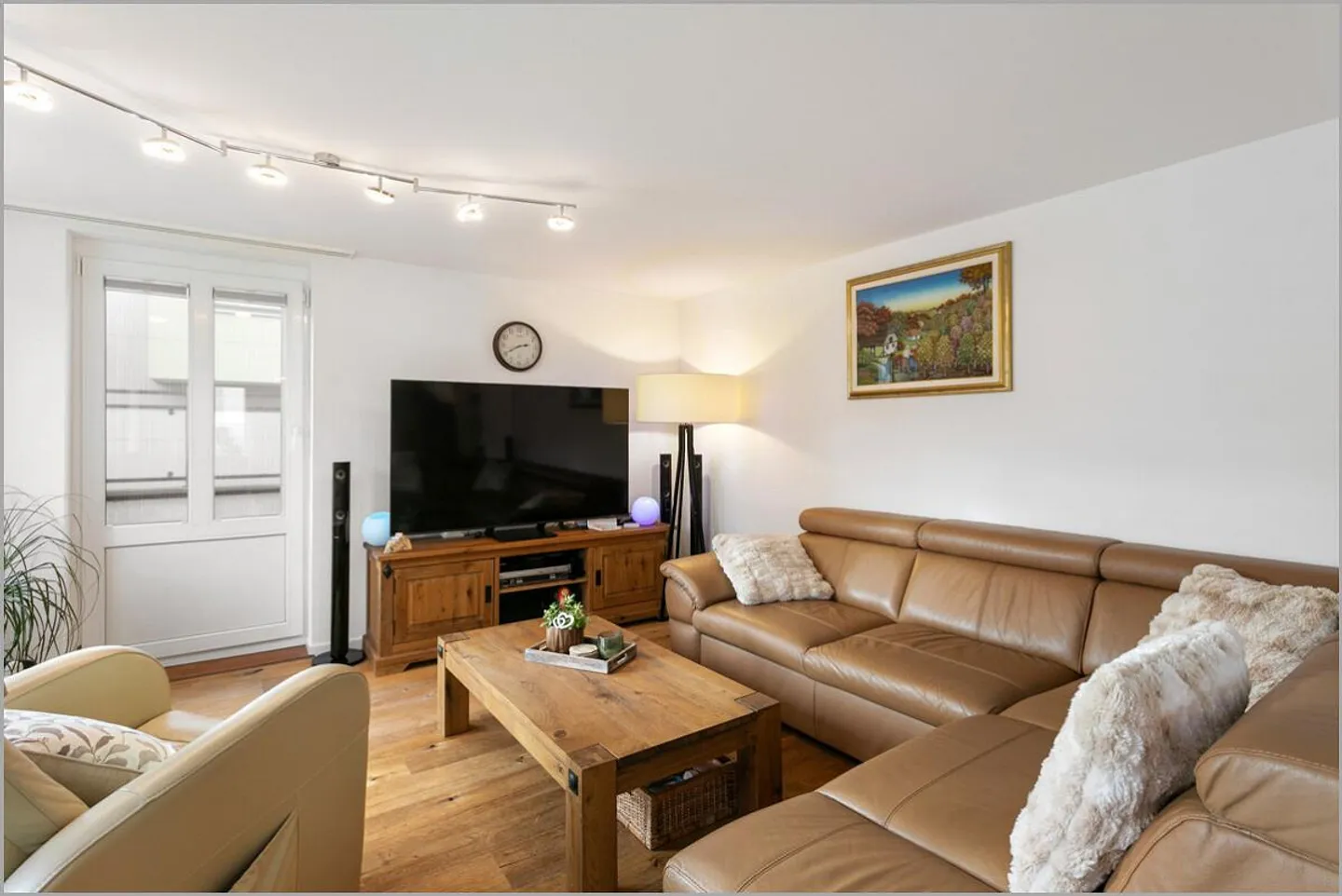 Maison individuelle rénovée avec style, jardin idyllique et beaucoup d'espace ! - Photo 4 sur 22