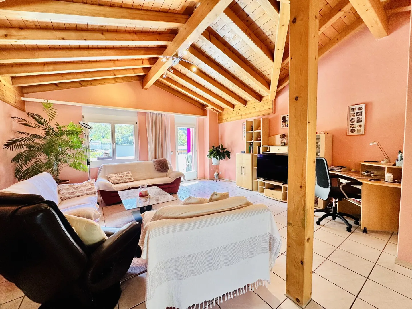 «GROSSZÜGIG, RUHIG, MIT CHARME UND WEITSICHT» - Foto 1 von 7