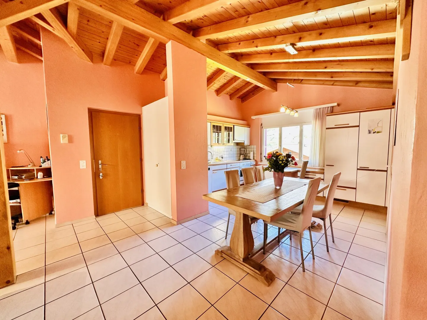 «GROSSZÜGIG, RUHIG, MIT CHARME UND WEITSICHT» - Foto 2 von 7