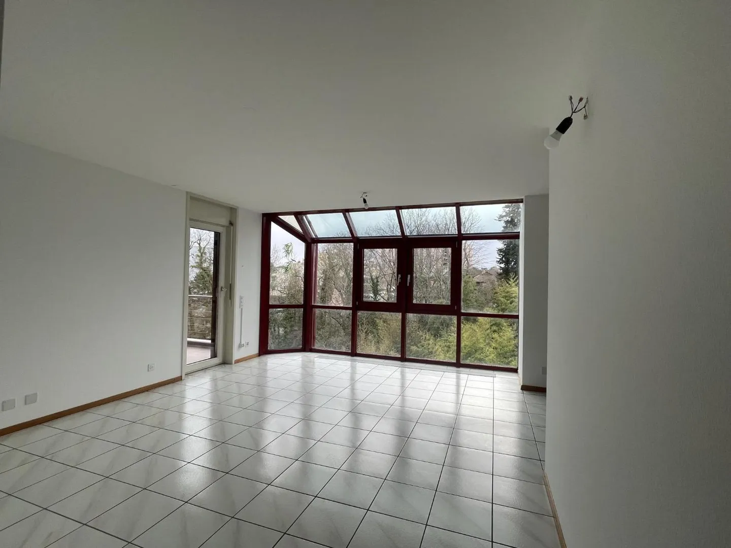 UNIQUE 3.5 ROOM FOREST VIEW - Photo 2 of 12