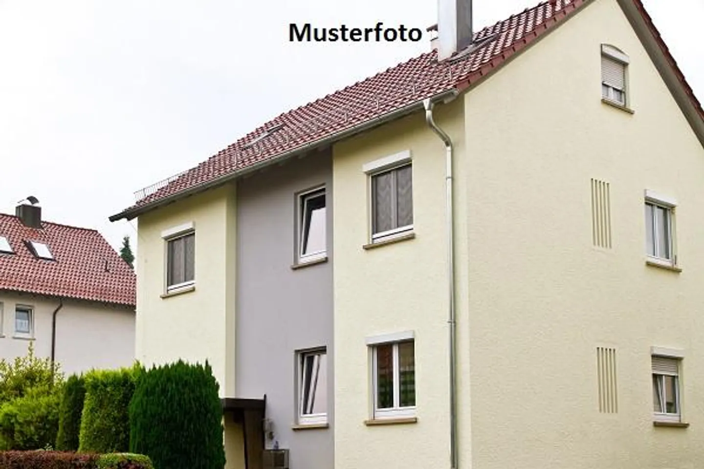 Edificio con tre appartamenti - Foto 1 di 13