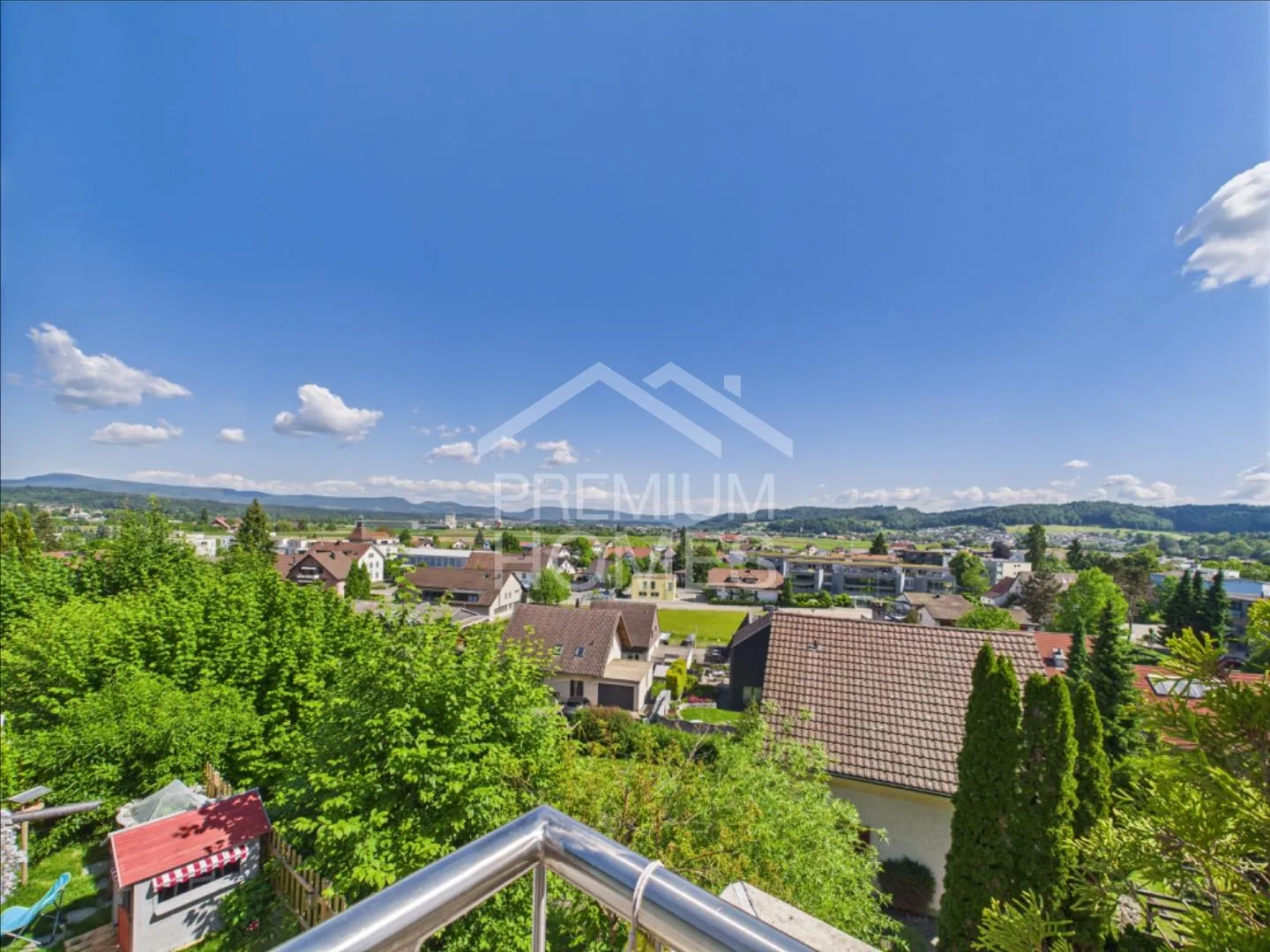 Casa a schiera con terrazza, balcone e posizione da sogno - Foto 9 di 13