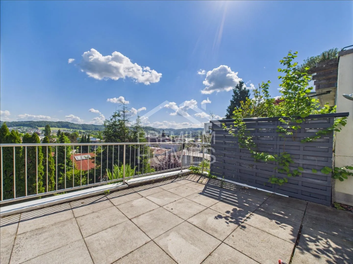 Casa a schiera con terrazza, balcone e posizione da sogno - Foto 10 di 13
