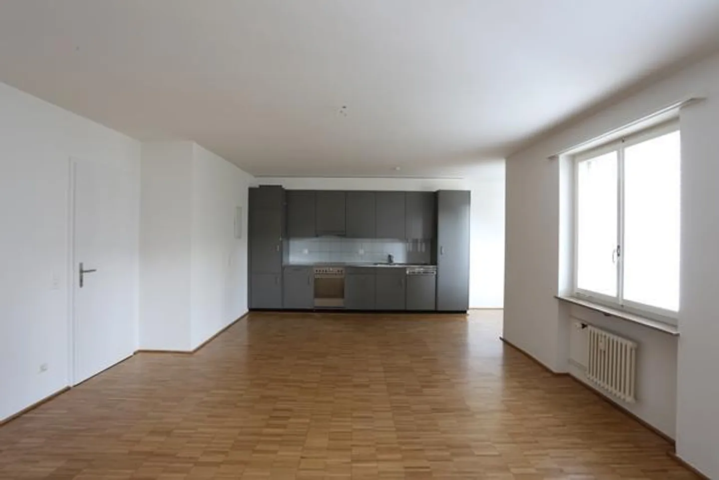 Attractive, spacious 3.5-room apartment near SBB train station - Photo 2 of 5