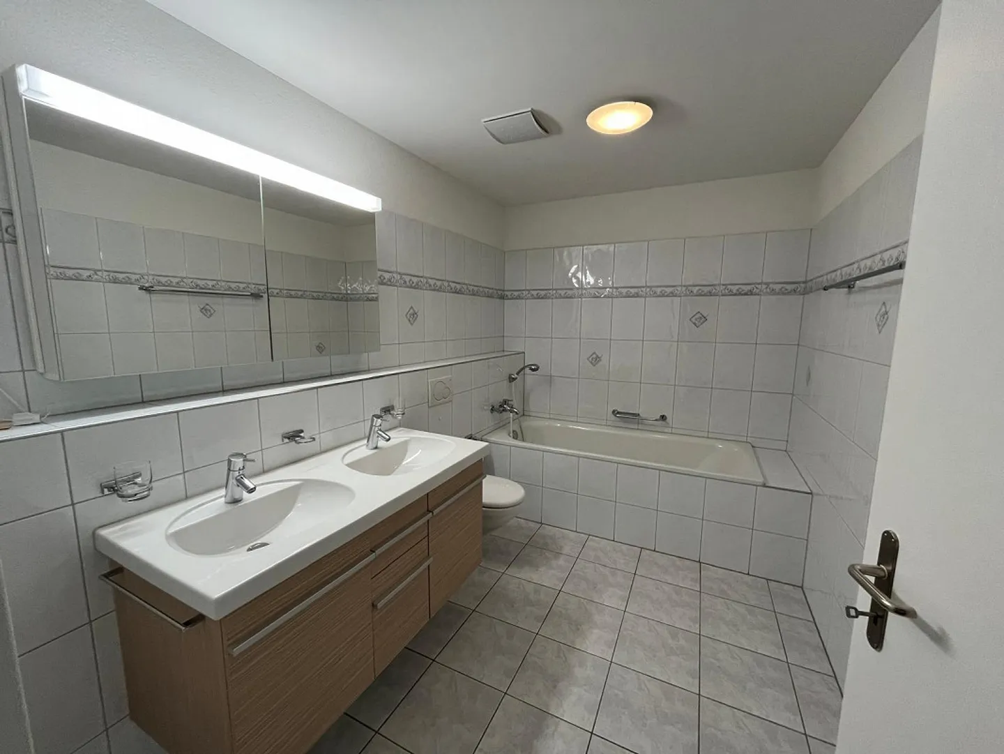 helle, grosszügige 4 1/2 Zi-Whg zu vermieten - Foto 2 von 10