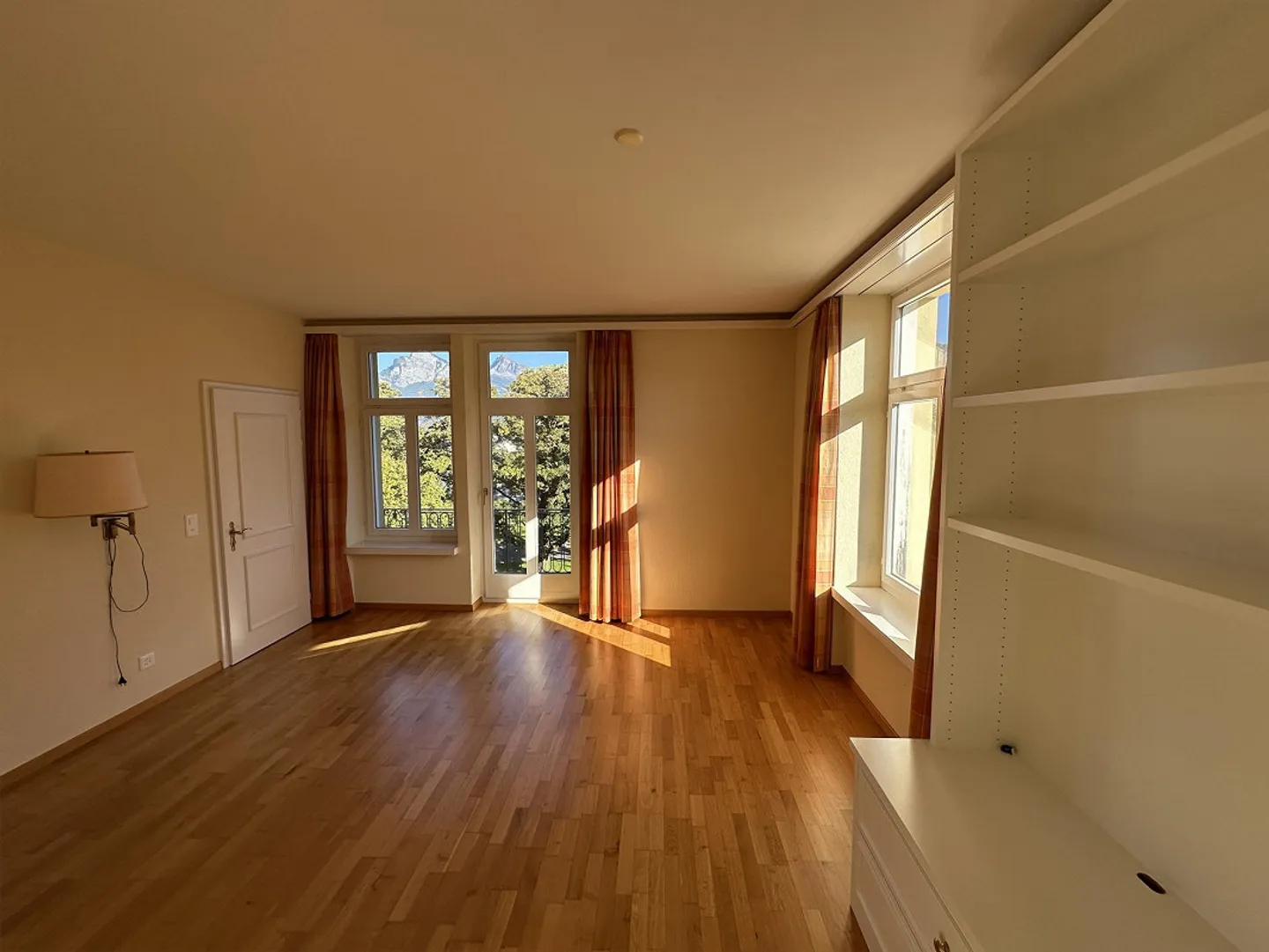 Appartement spacieux de 2,5 pièces récemment rénové - Photo 2 sur 15