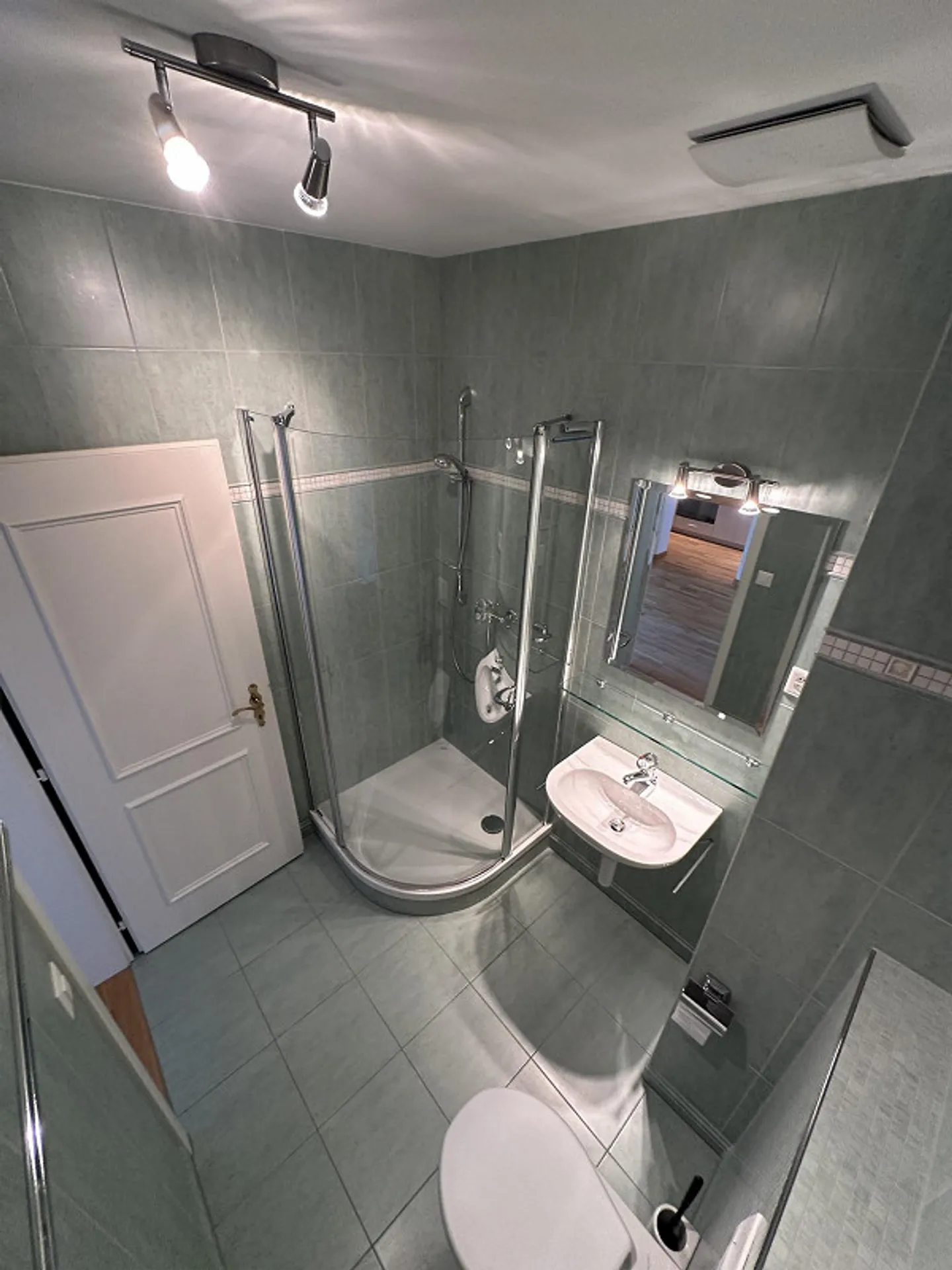 Appartement spacieux de 2,5 pièces récemment rénové - Photo 8 sur 15