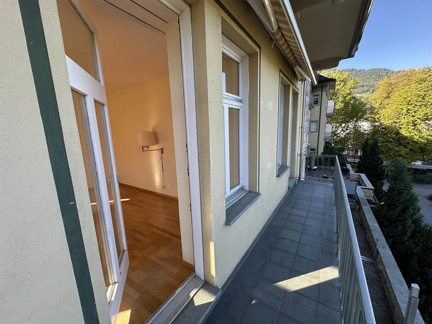 Appartement spacieux de 2,5 pièces récemment rénové - Photo 12 sur 15