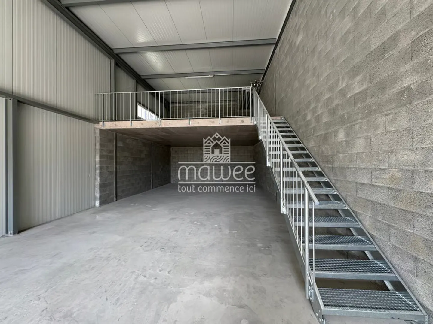Grande Box di 179 m2 a Saxon - Foto 1 di 6