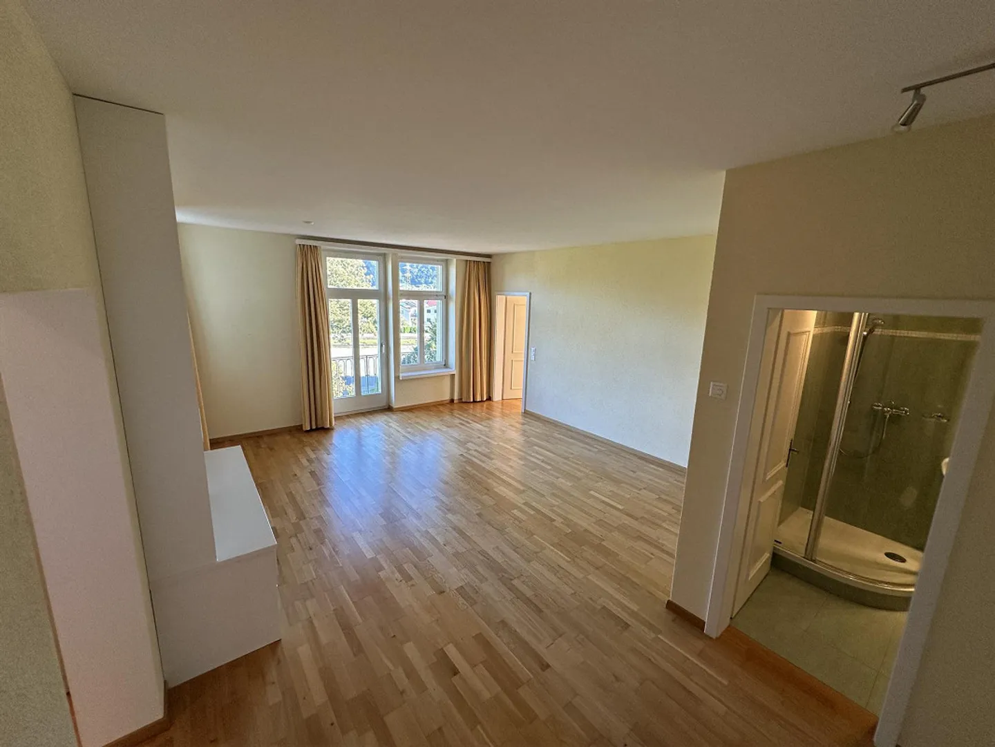 Appartement spacieux de 2,5 pièces récemment rénové - Photo 4 sur 15