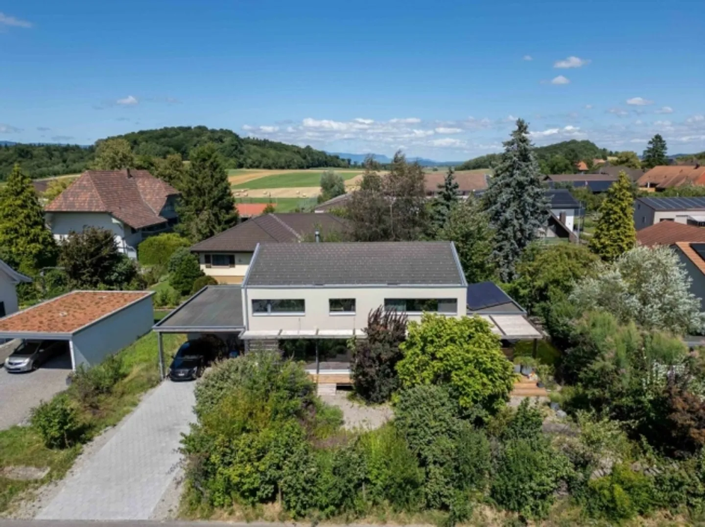 Casa unifamiliare di lusso e situata in posizione tranquilla con layout moderno - Foto 2 di 14