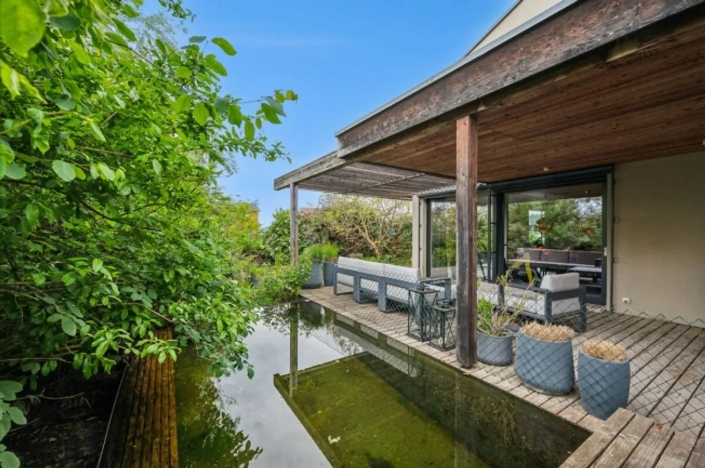 Casa unifamiliare di lusso e situata in posizione tranquilla con layout moderno - Foto 4 di 14
