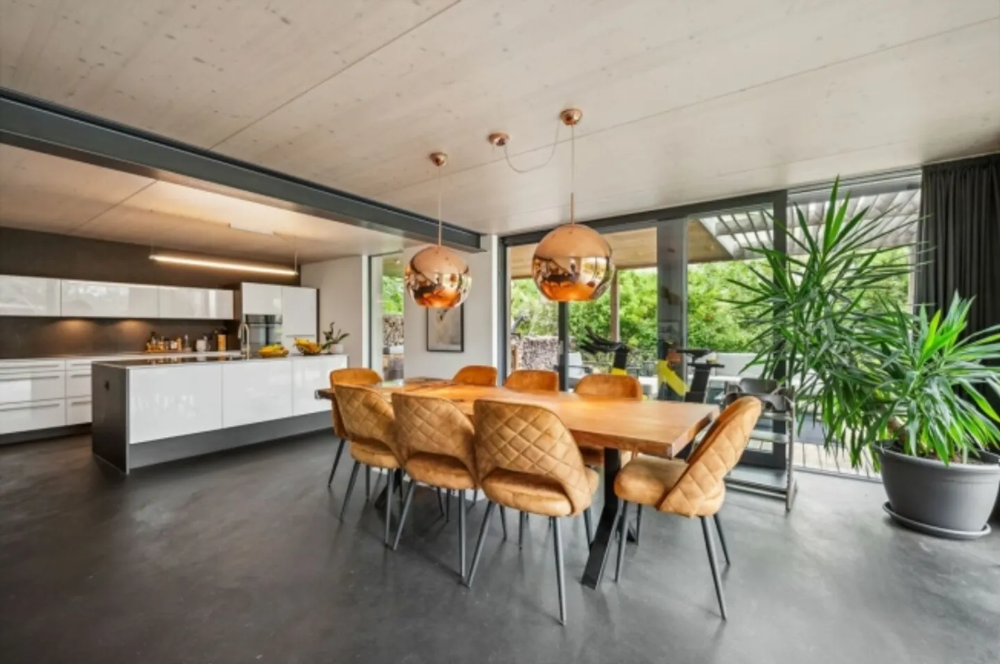 Casa unifamiliare di lusso e situata in posizione tranquilla con layout moderno - Foto 5 di 14