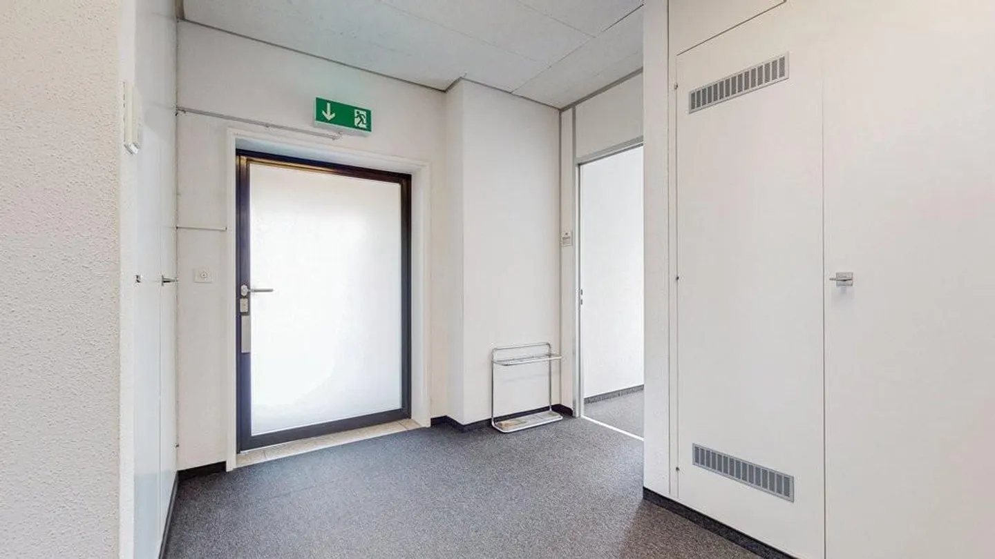Representative commercial space for rent in Buchs - Photo 4 of 9