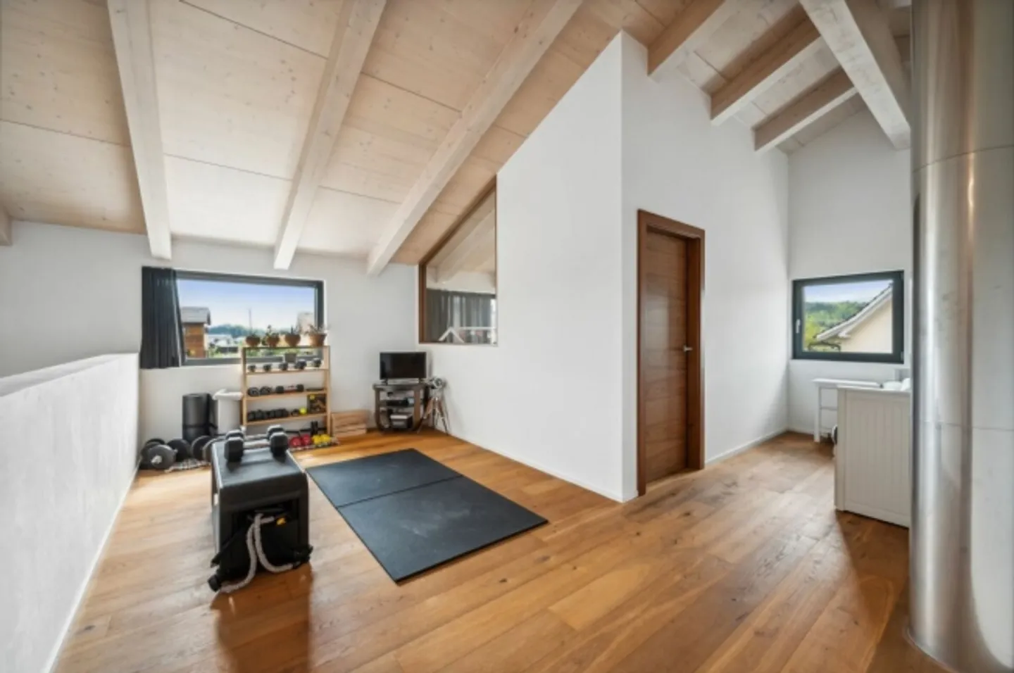 Casa unifamiliare di lusso e situata in posizione tranquilla con layout moderno - Foto 8 di 14