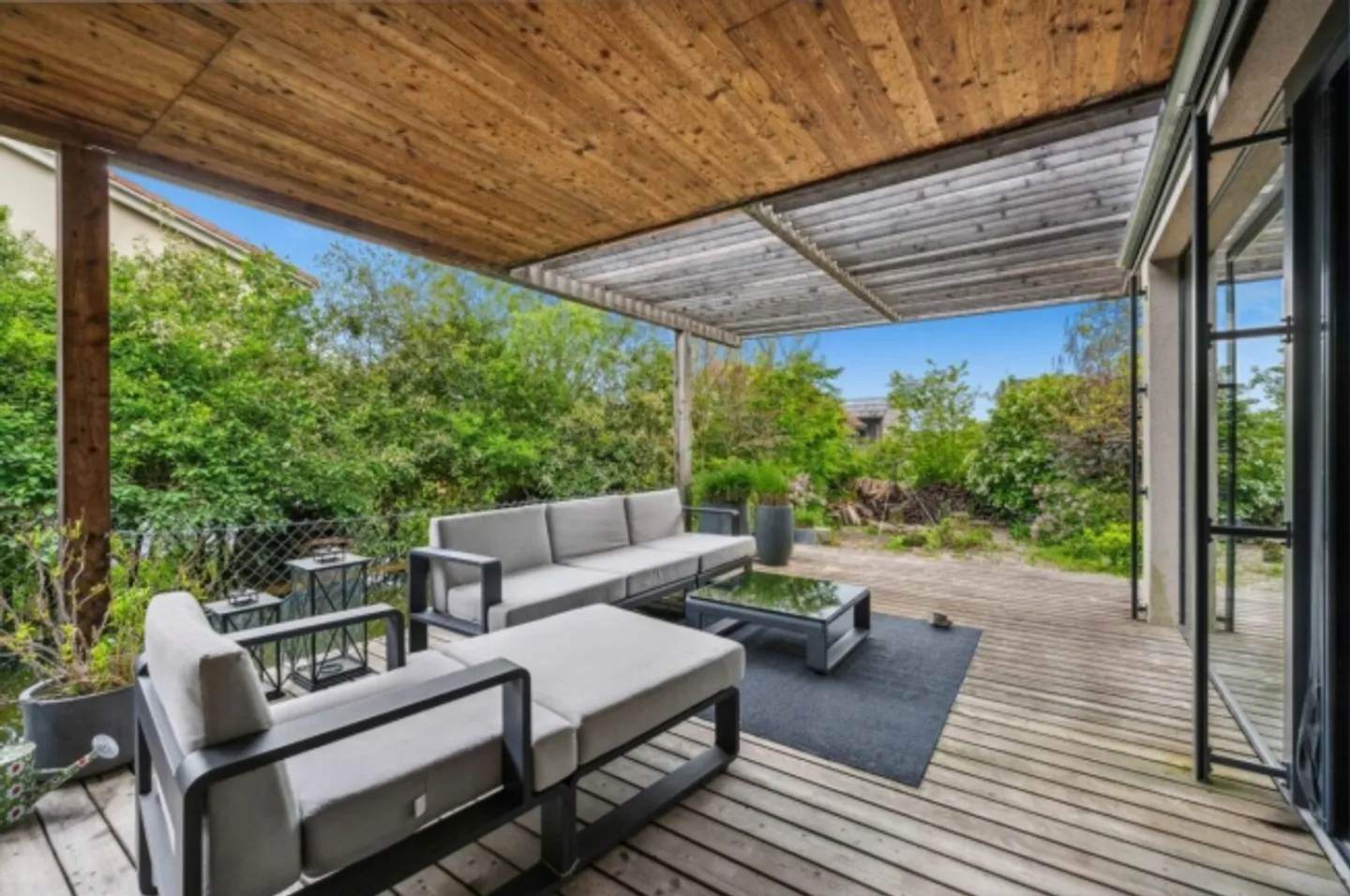 Casa unifamiliare di lusso e situata in posizione tranquilla con layout moderno - Foto 9 di 14