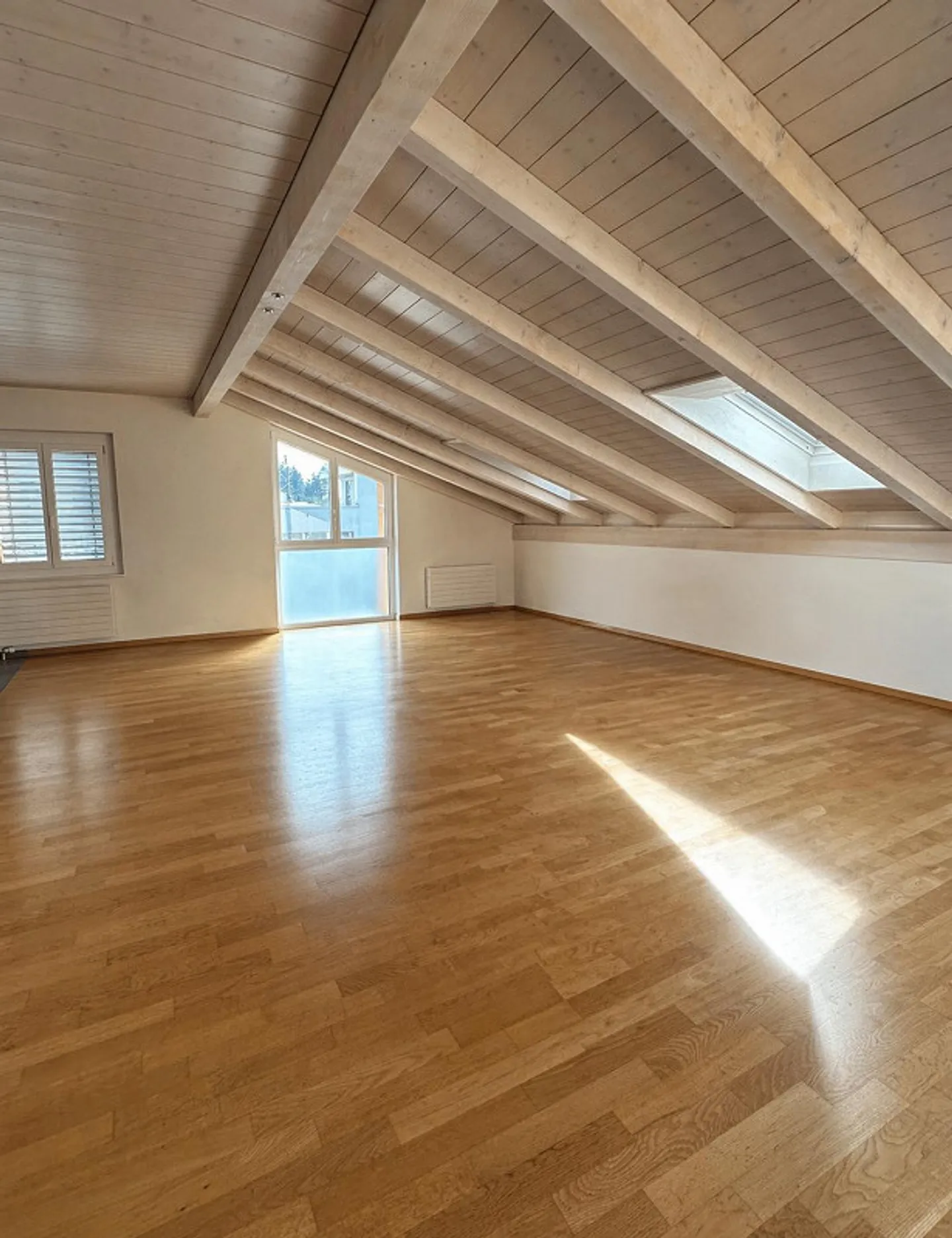 Spacious 3.5-room penthouse apartment in Zollikofen - Photo 1 of 9