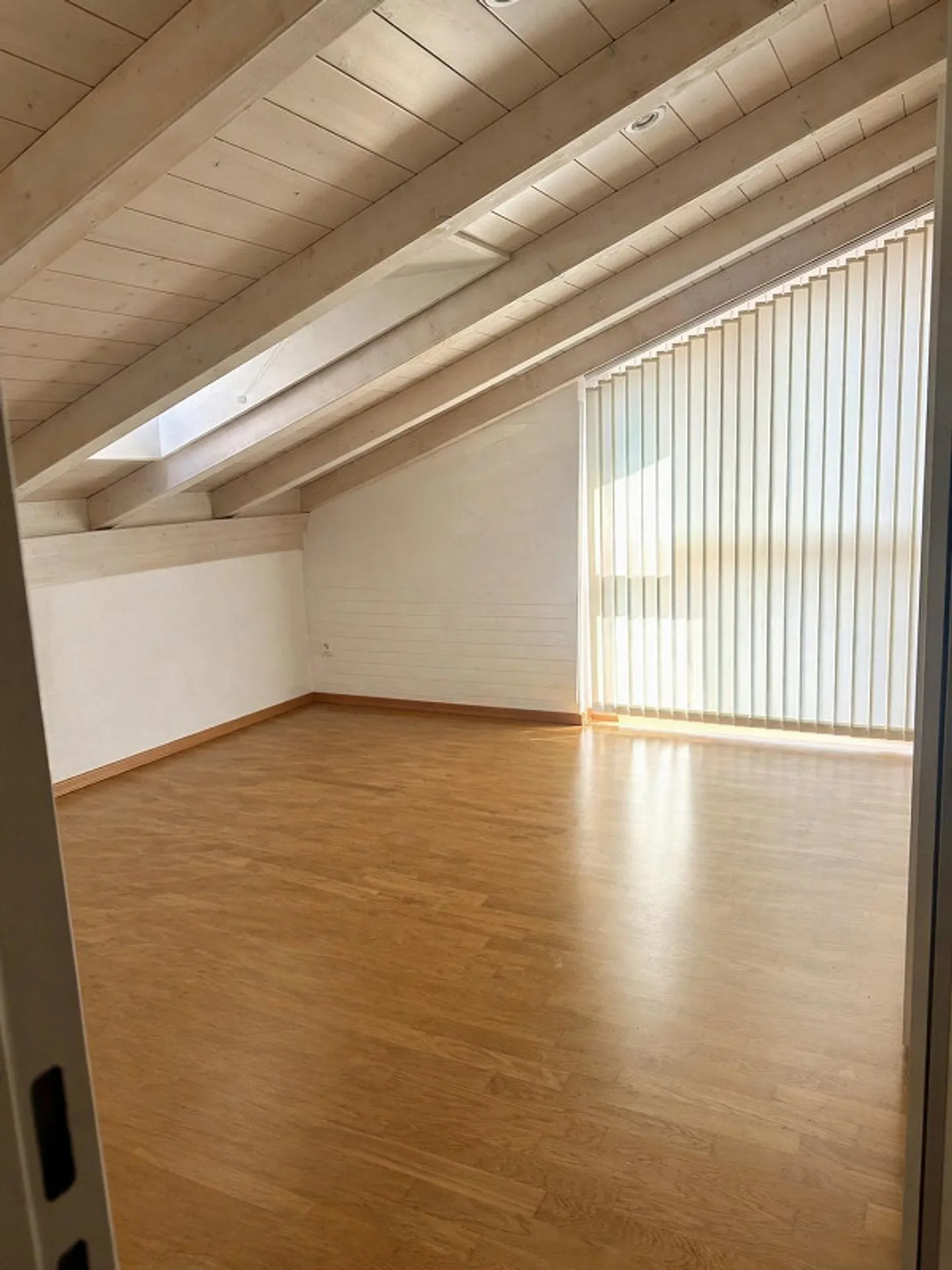 Spacious 3.5-room penthouse apartment in Zollikofen - Photo 4 of 9