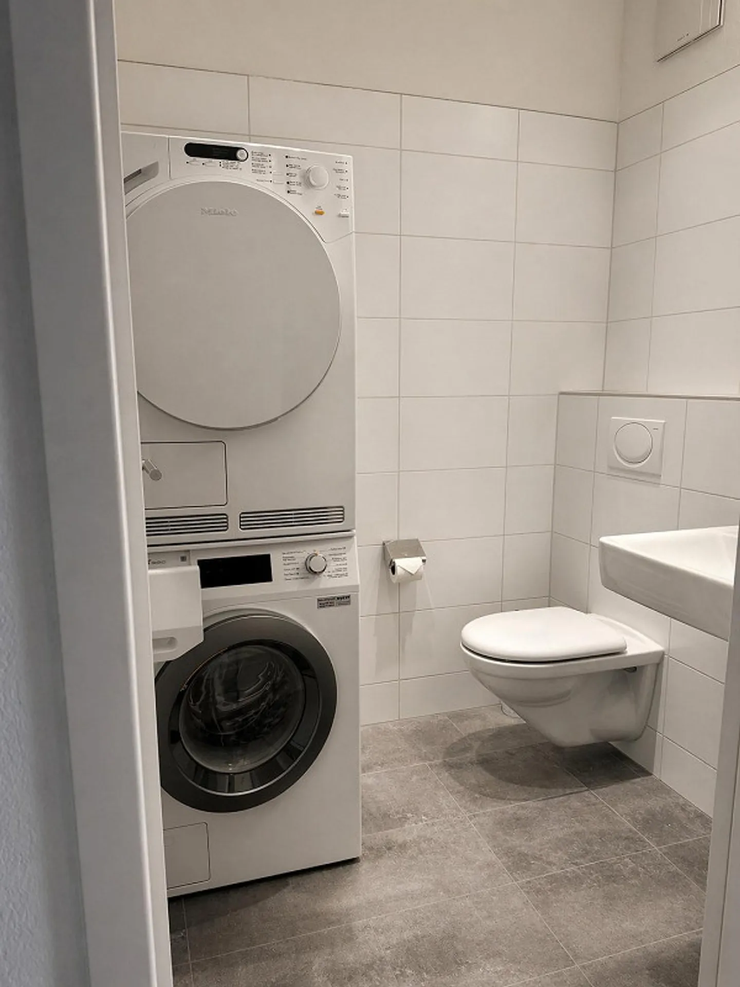 Spacious 3.5-room penthouse apartment in Zollikofen - Photo 7 of 9