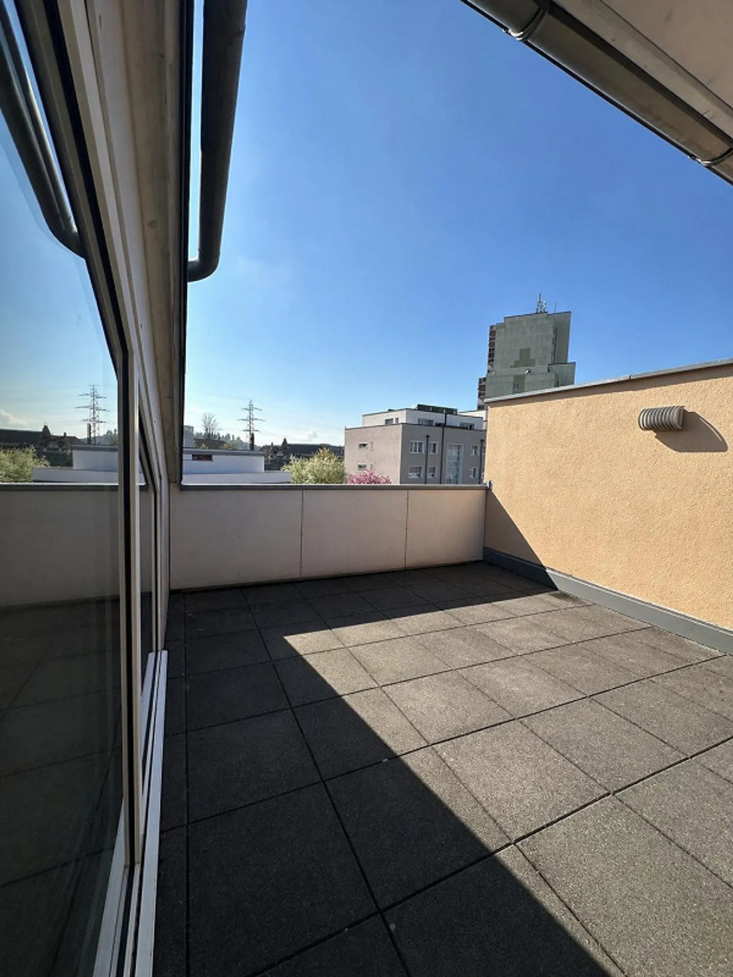 Spacious 3.5-room penthouse apartment in Zollikofen - Photo 8 of 9