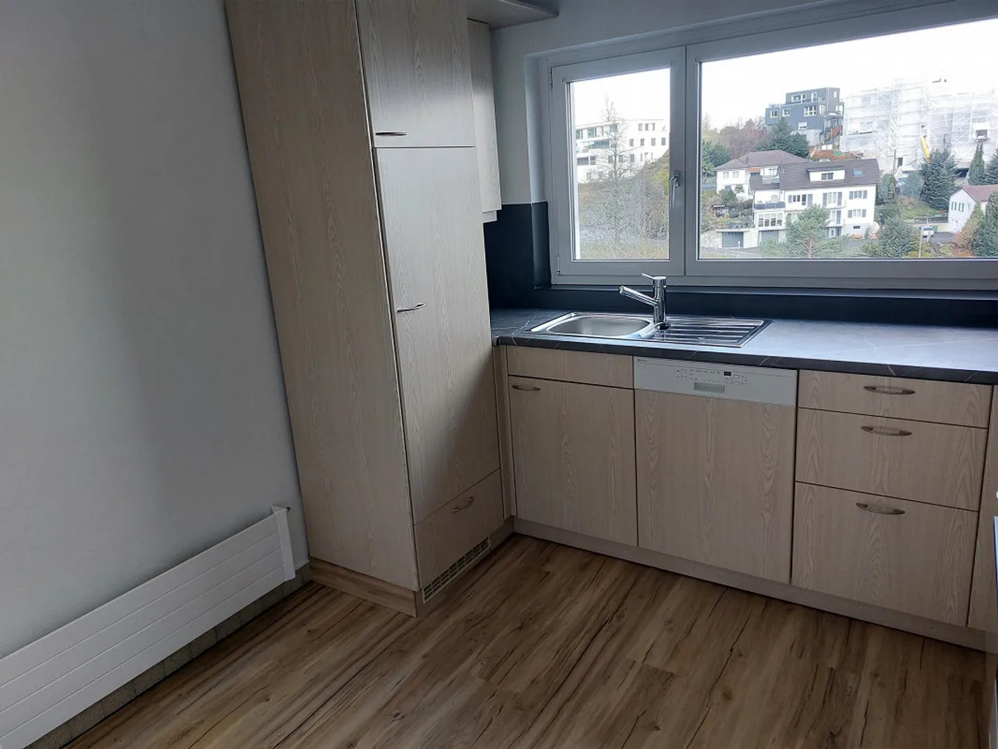 Ottimo appartamento di 4 stanze con vista lago - Foto 1 di 10