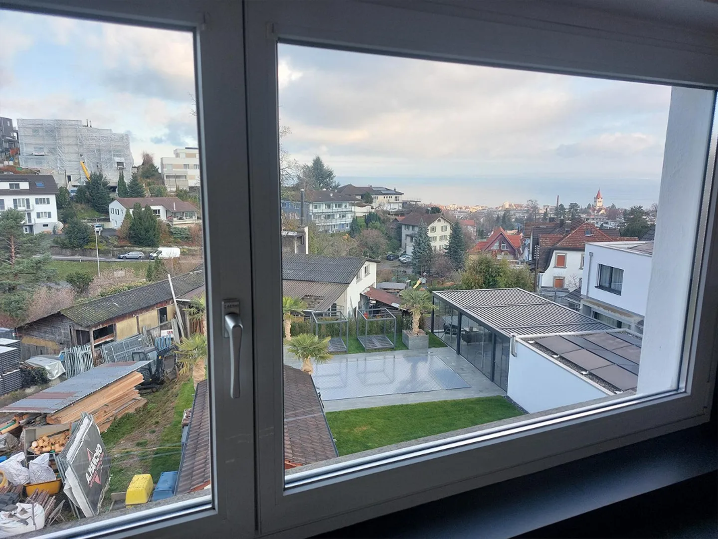 Ottimo appartamento di 4 stanze con vista lago - Foto 7 di 10