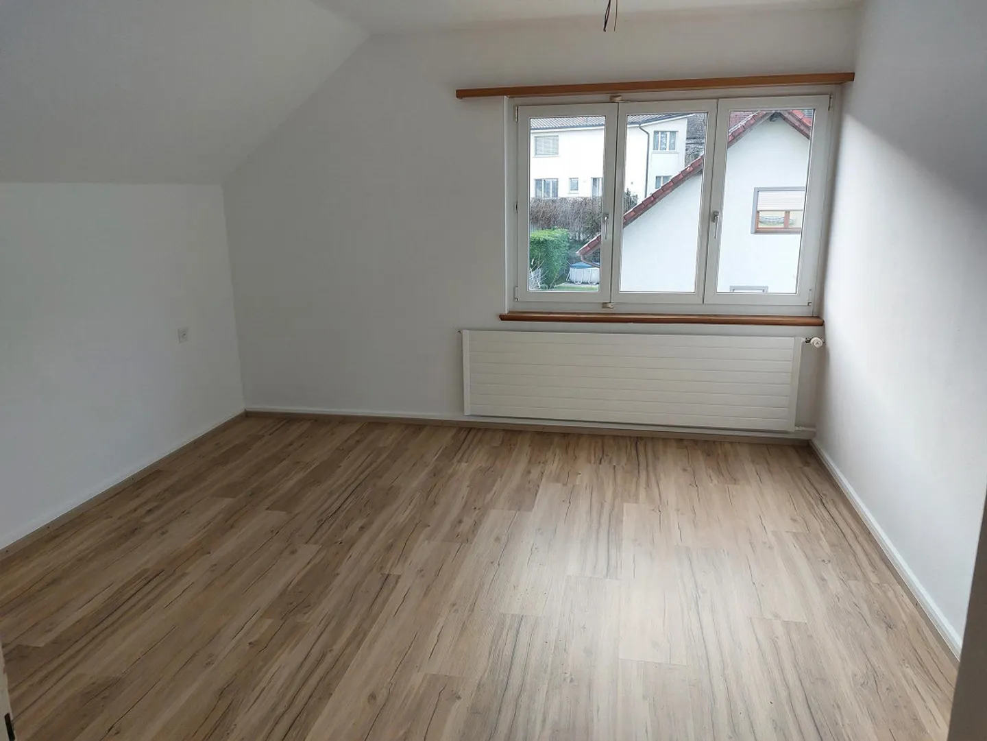 Ottimo appartamento di 4 stanze con vista lago - Foto 8 di 10