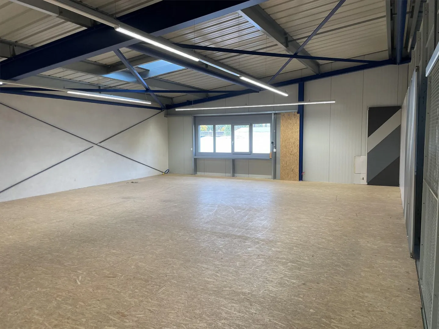 Geräumige Gewerbefläche - Foto 2 von 12