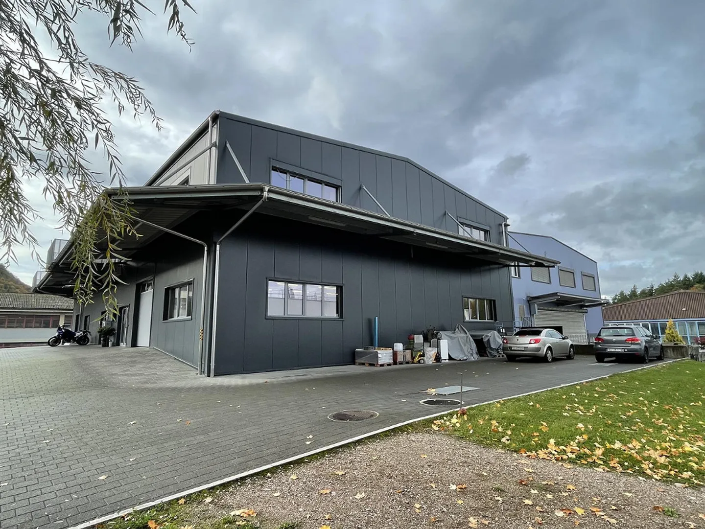 Geräumige Gewerbefläche - Foto 1 von 12